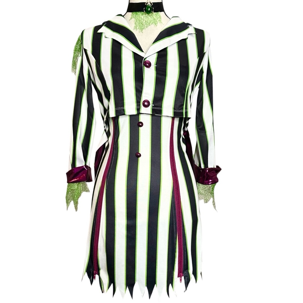 🎃 Trickz N’ Treatz Costume M Bio-Exorcist Beetlejuice Halloween Dolls Kill Mini